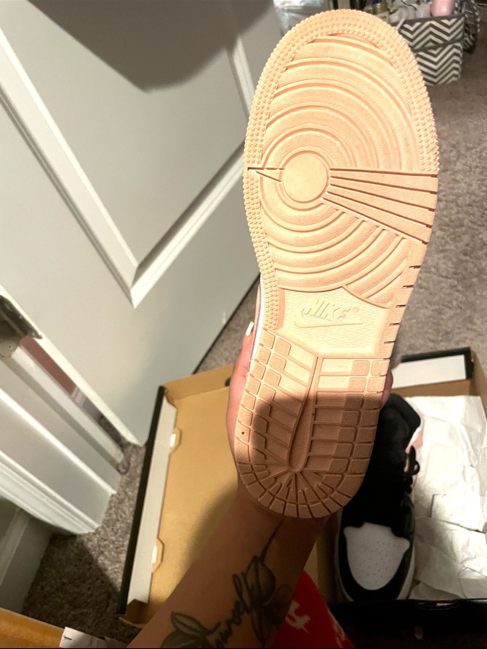 Jordan Air Jordan 1 Mid (GS) White/Arctic Orange/Black Box Label - Picture 3 of 4
